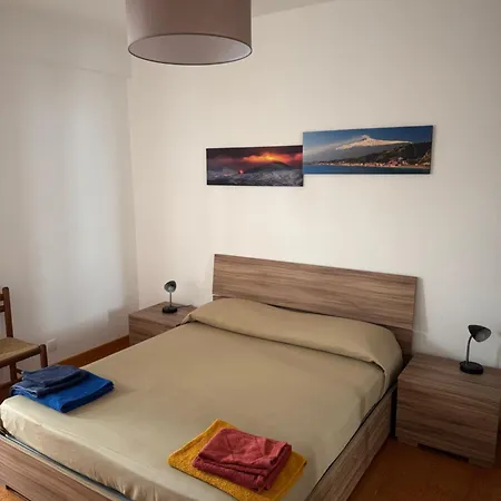 Appartement A Montagna E U Mari Aci Castello