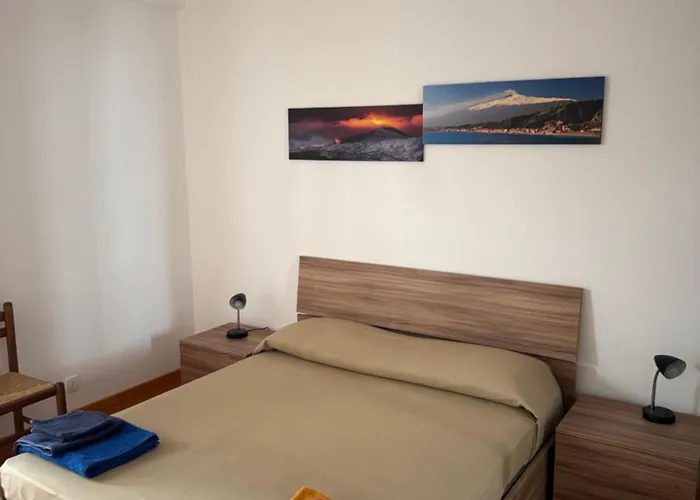 Lägenhet A Montagna E U Mari Aci Castello